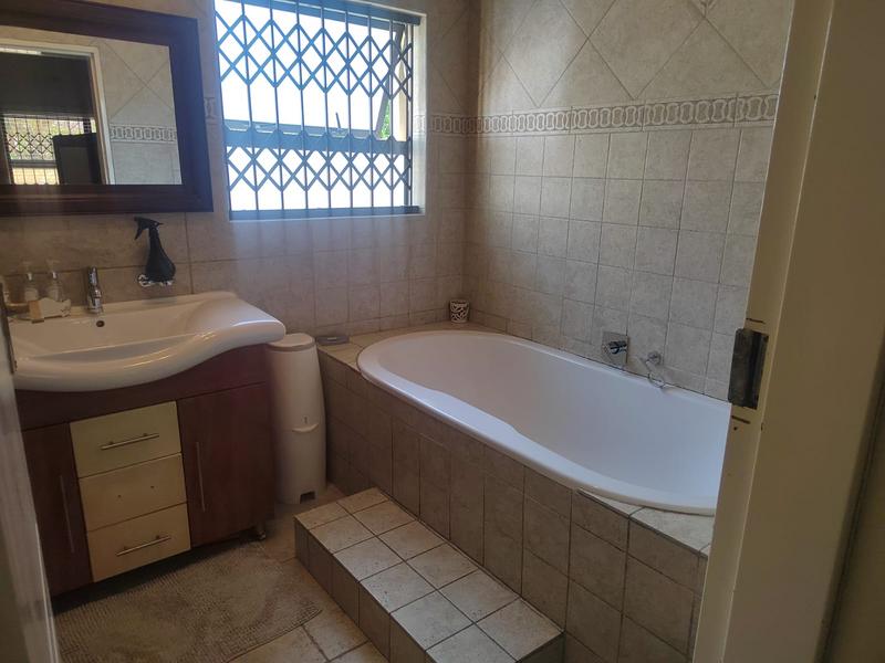 6 Bedroom Property for Sale in Geelhoutpark North West